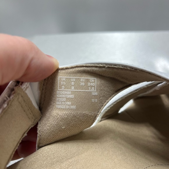 Clarks White Wedge Sandals - Size  8 - Picture 5 of 6